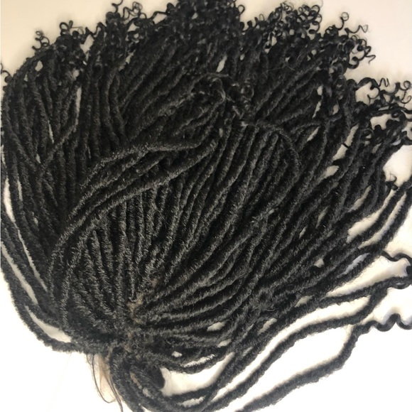 Sold 🚨 New Full lace wig w baby hair • black synthetic twists curls at the end - Picture 5 of 6